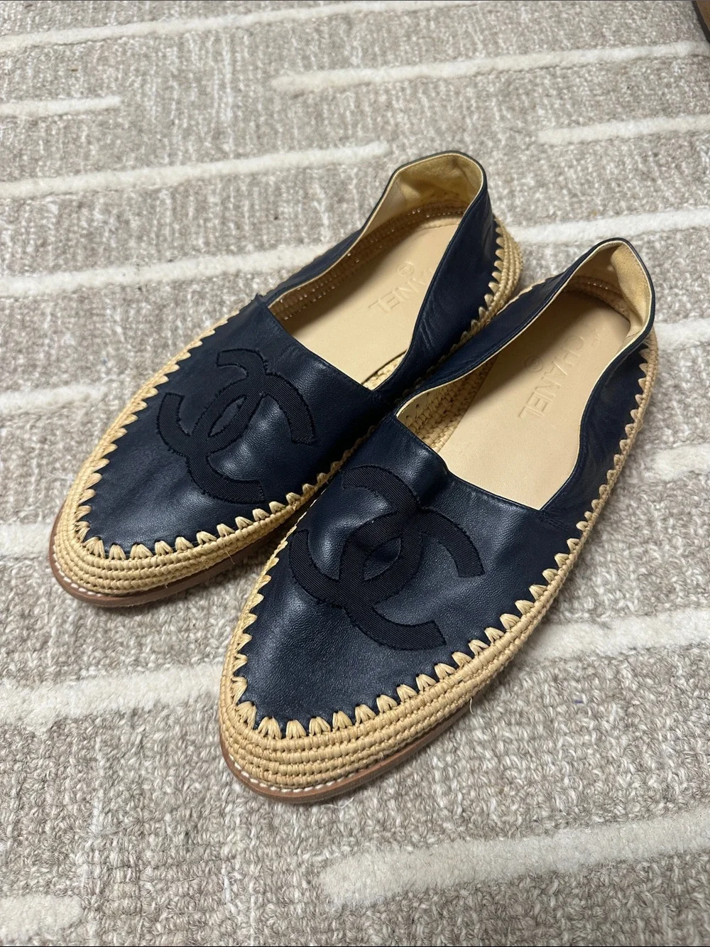 CHANEL Black Leather Espadrille Flats with Beige Woven Trim